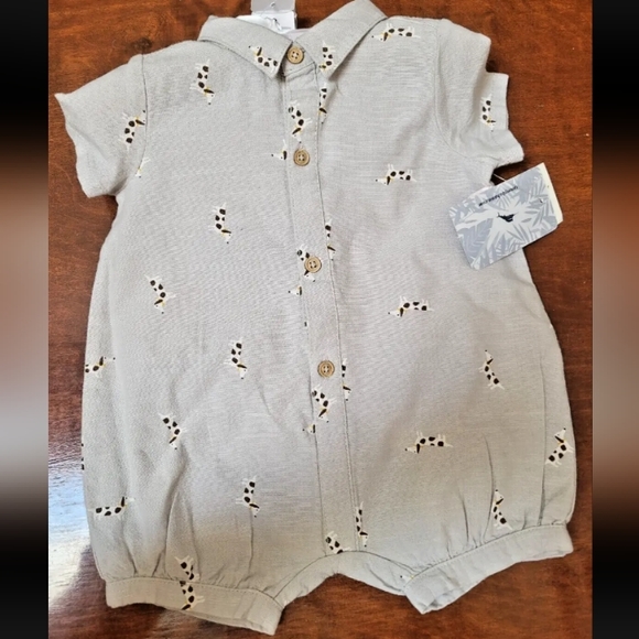 🆕Tommy Bahama 3 pc Baby Boy Romper Set w/ Hat & Shoes Dog Print Size 3-6 Mos. - Picture 5 of 6
